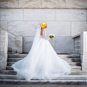 I am selling my wedding dress. Color is White. Size S.